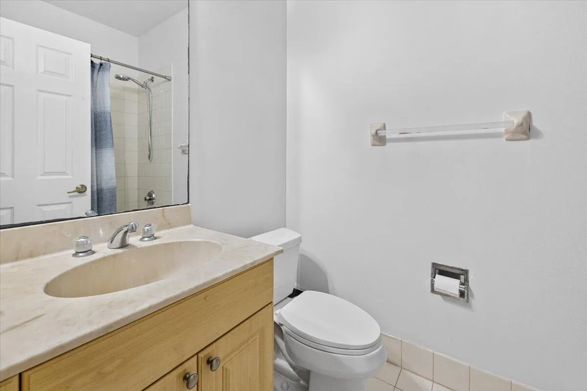 21-4841 N Classical Blvd A-0571