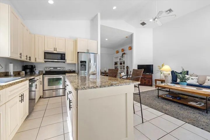 11-4841 N Classical Blvd A-0486
