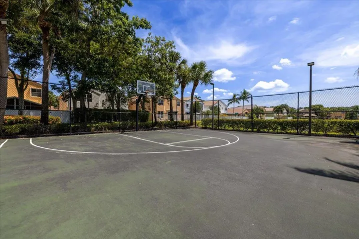 32-4841 N Classical Blvd X--3