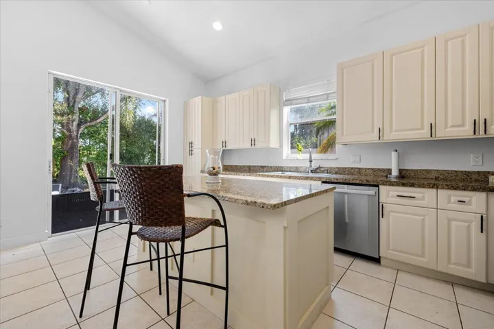 14-4841 N Classical Blvd A-0516