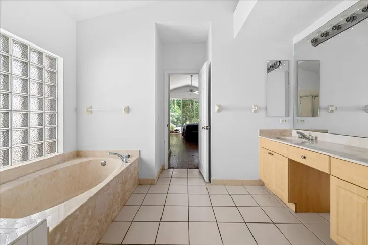 30-4841 N Classical Blvd A-0661