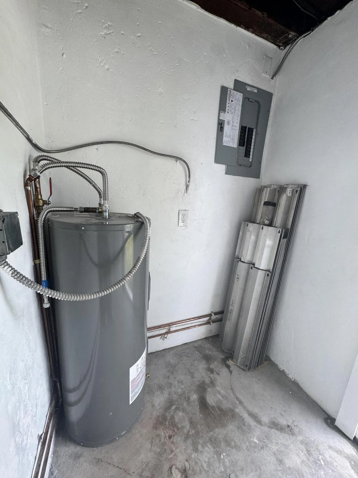Hurricane panels and storm protection are included with this affordable Fort Lauderdale home. Added value for first time homebuyers and investors.