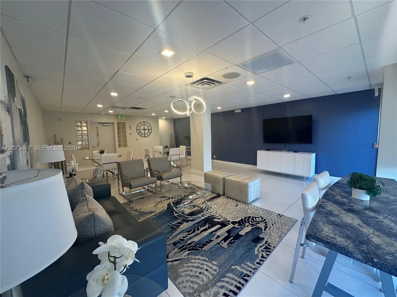 SOCIAL ROOM OFF POOL DECK