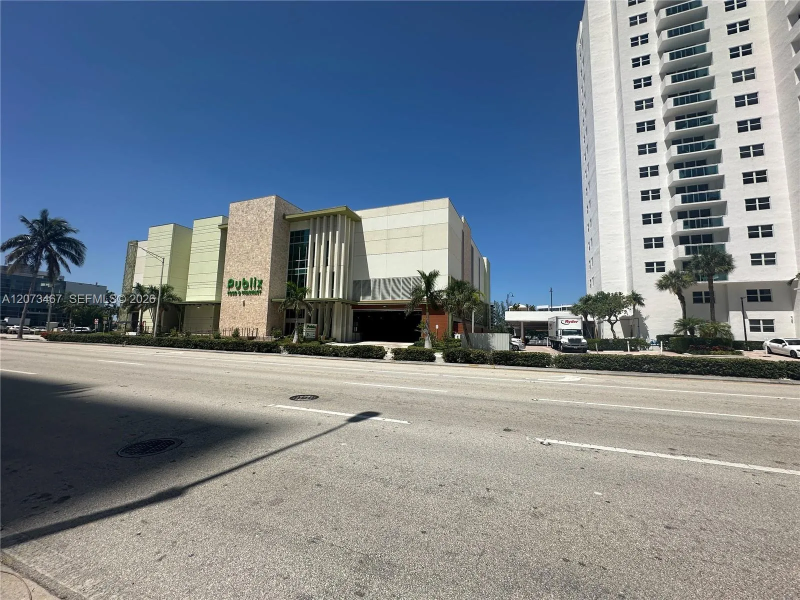BUILDING & PUBLIX