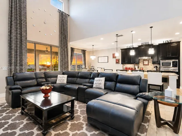 Spacious Great Room with Sunset Views!