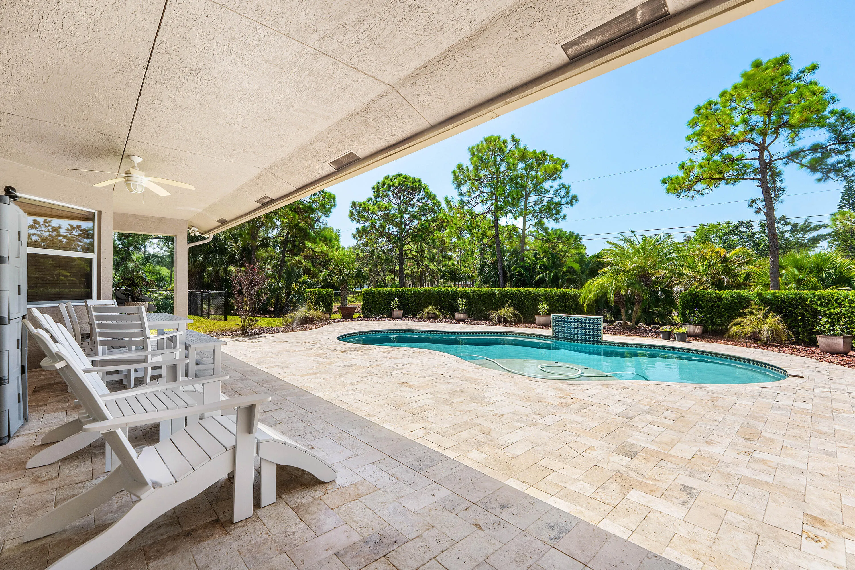 pool /deck