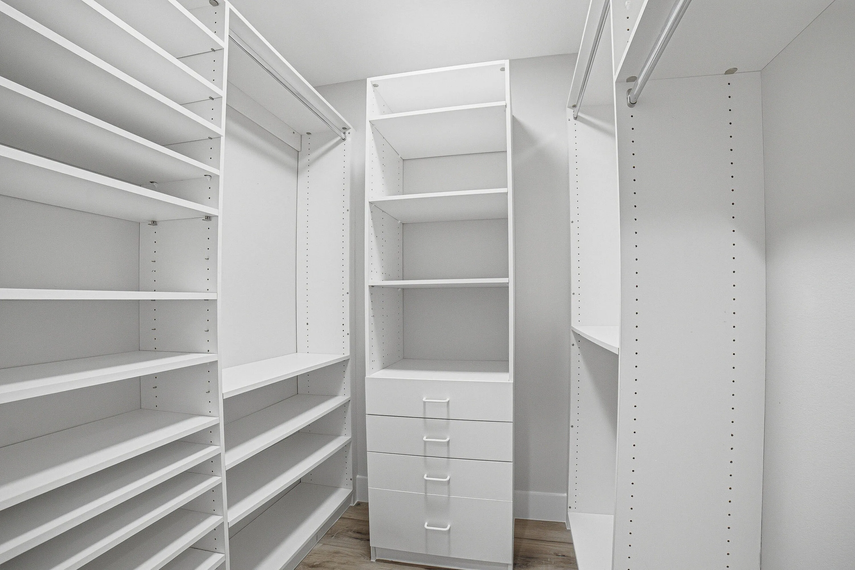 PrimaryWalkIncloset