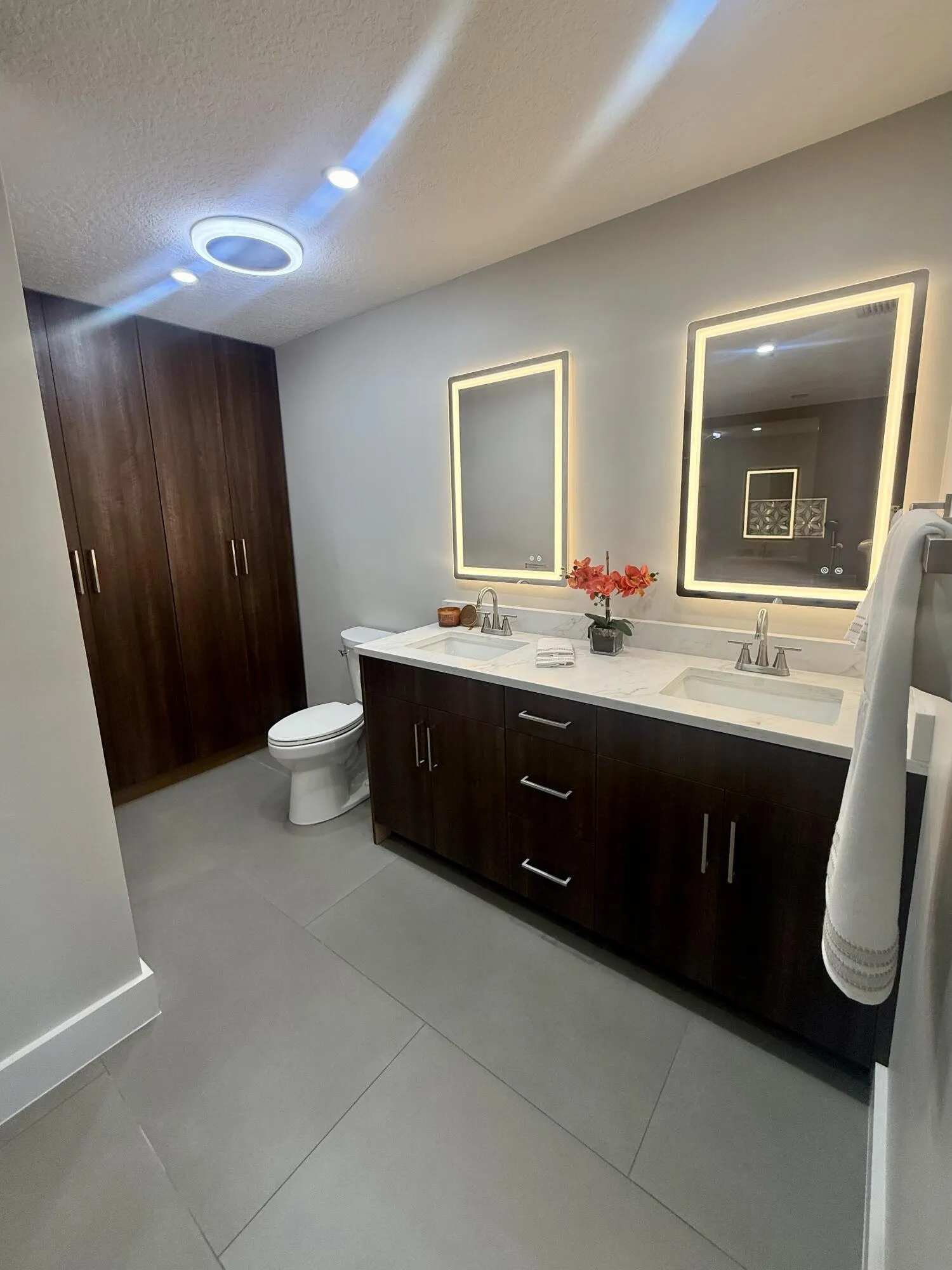 PrimaryVanitySide