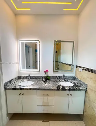MASTER BEDROOM DOUBLE SINK