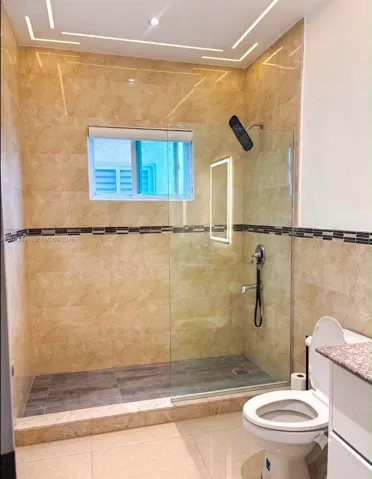 MASTER BEDROOM BATHROOM