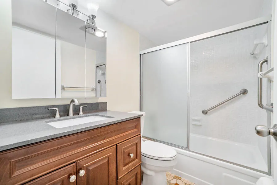 10 Bathroom