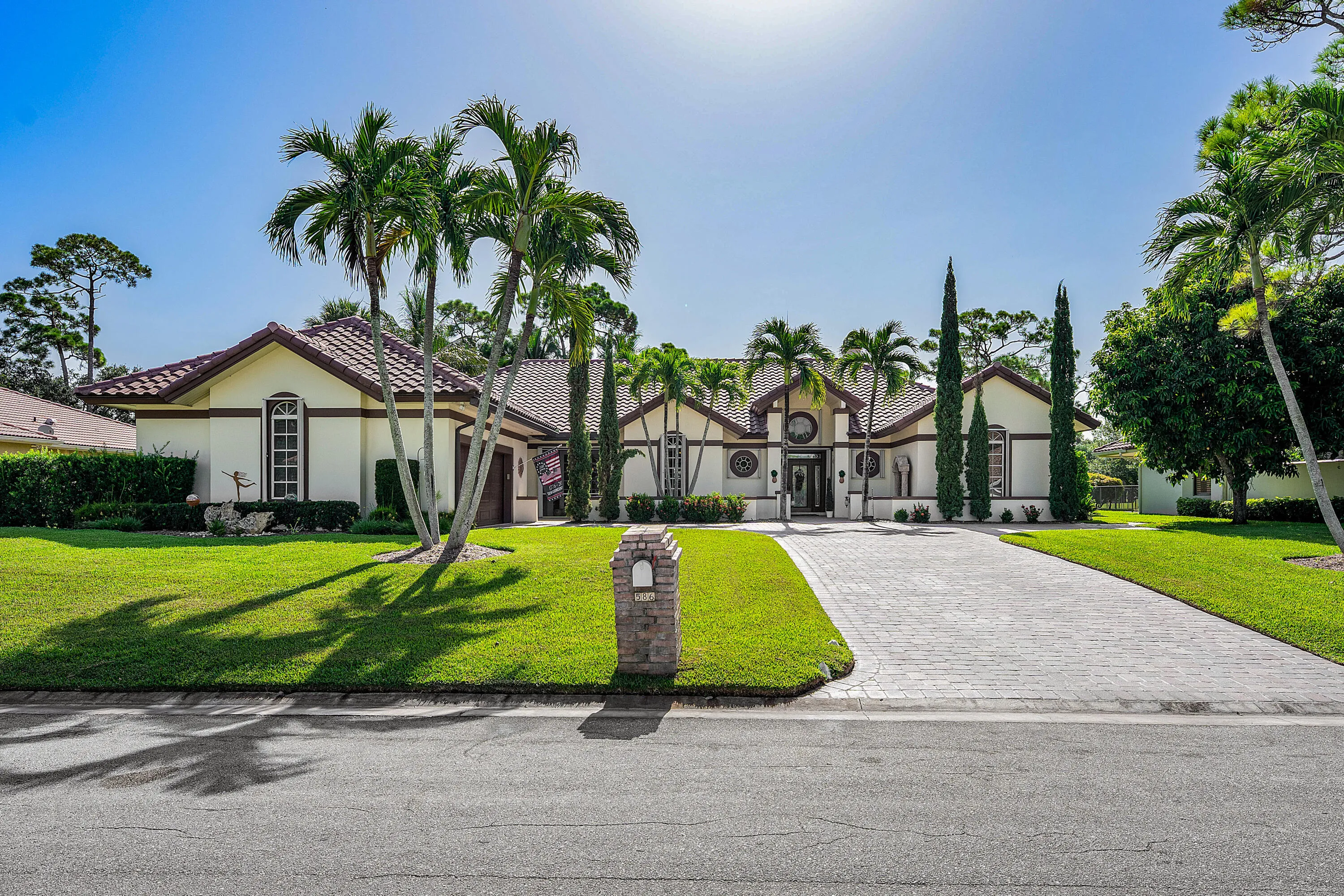 001-586NorthCountryClubDrive-Atlantis-FL