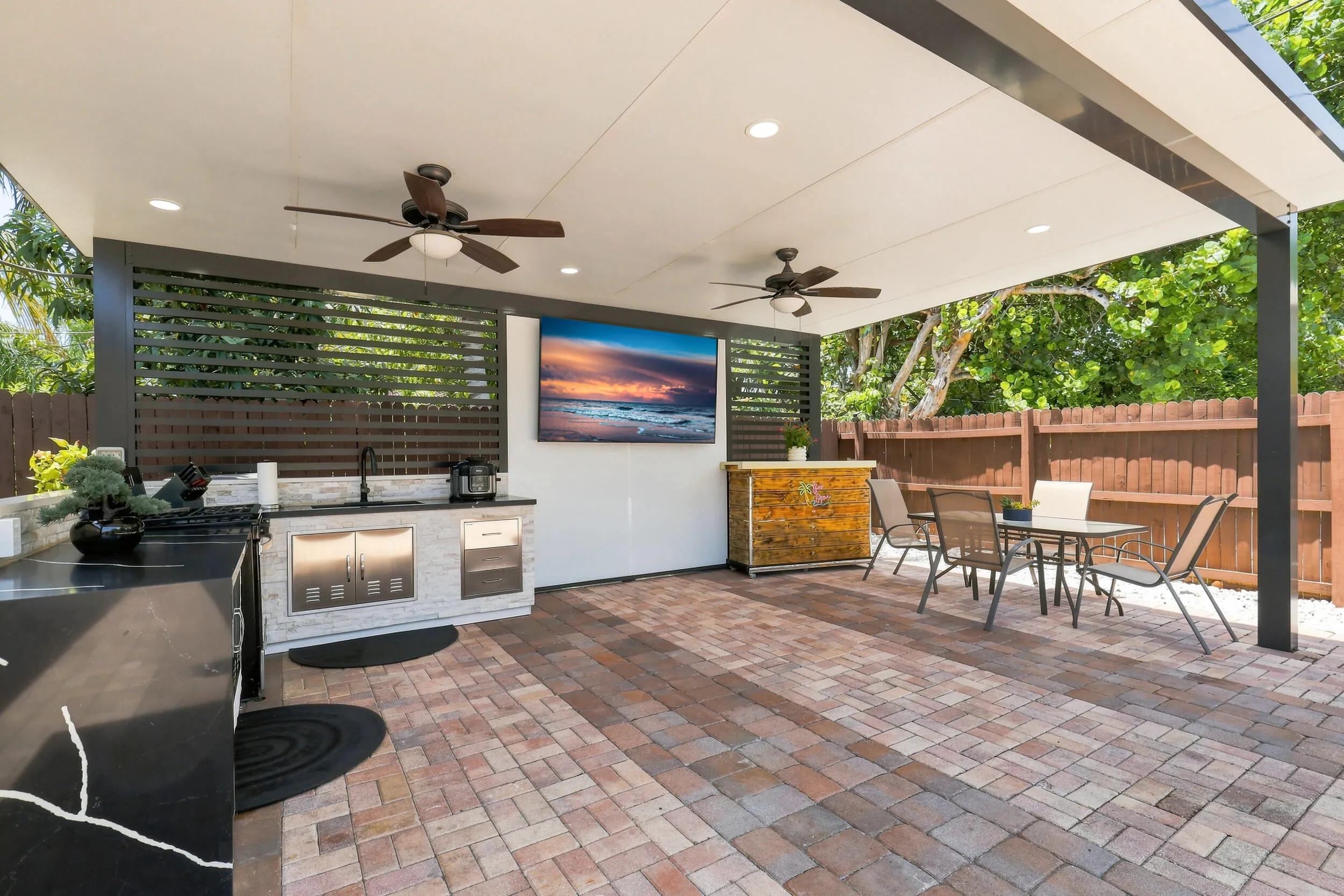backyard/ pergola