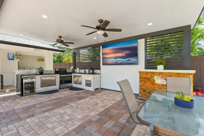 backyard/ pergola