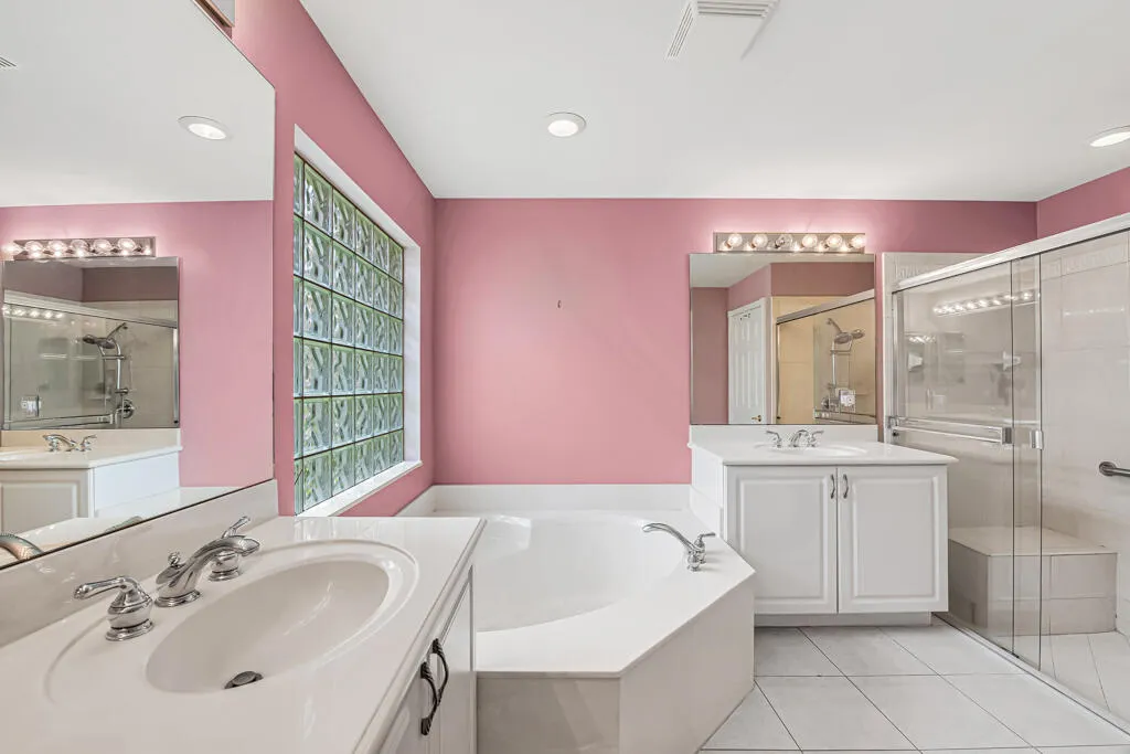 owners suite bath