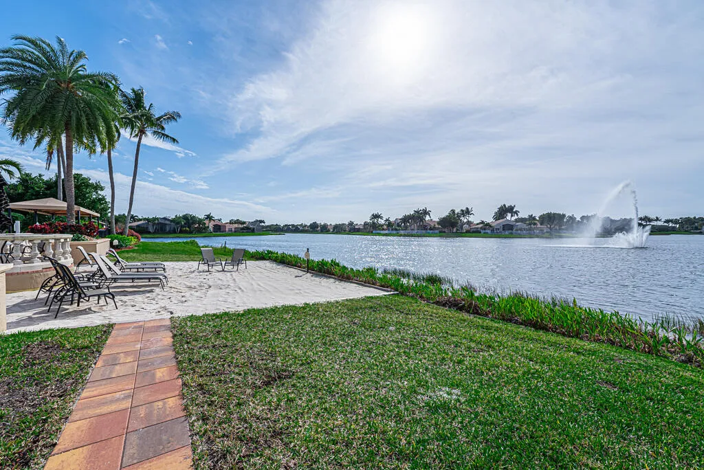 lakeside beach for all!