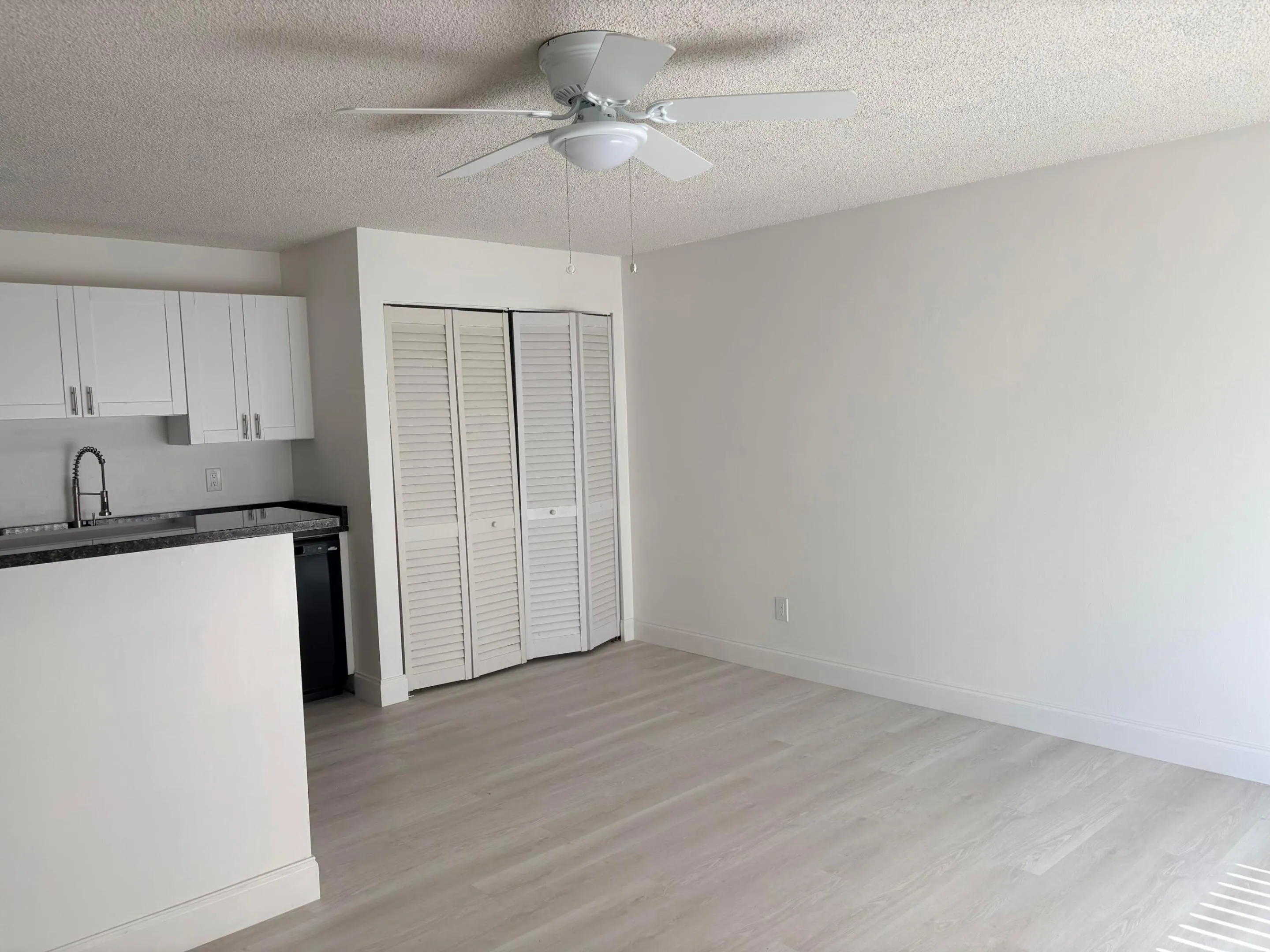 GOOD AMOUNT OF ROOM FOR FURNITURE