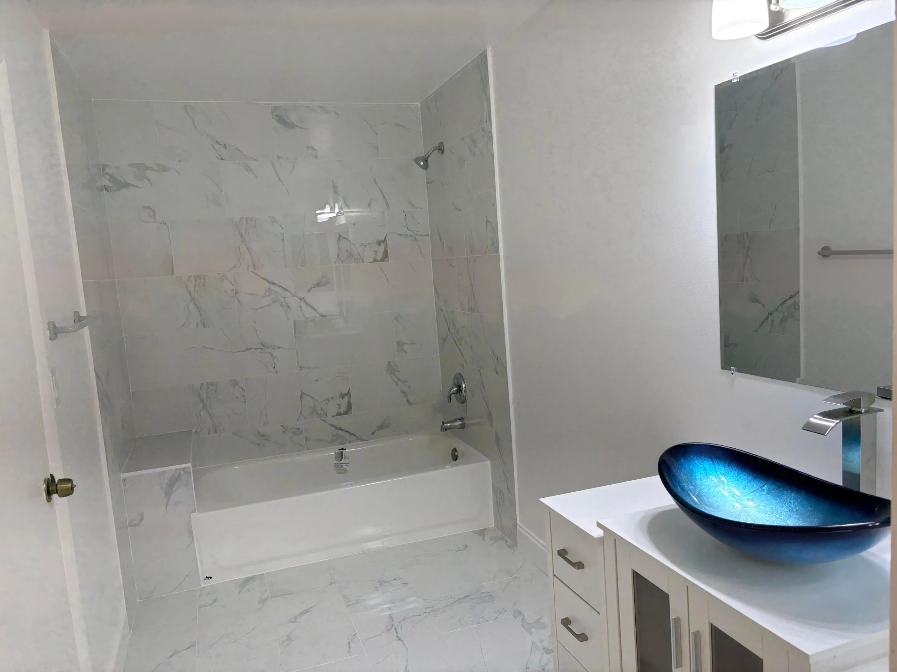 THE BATHROOM IS VERY SPACIOUS!!!