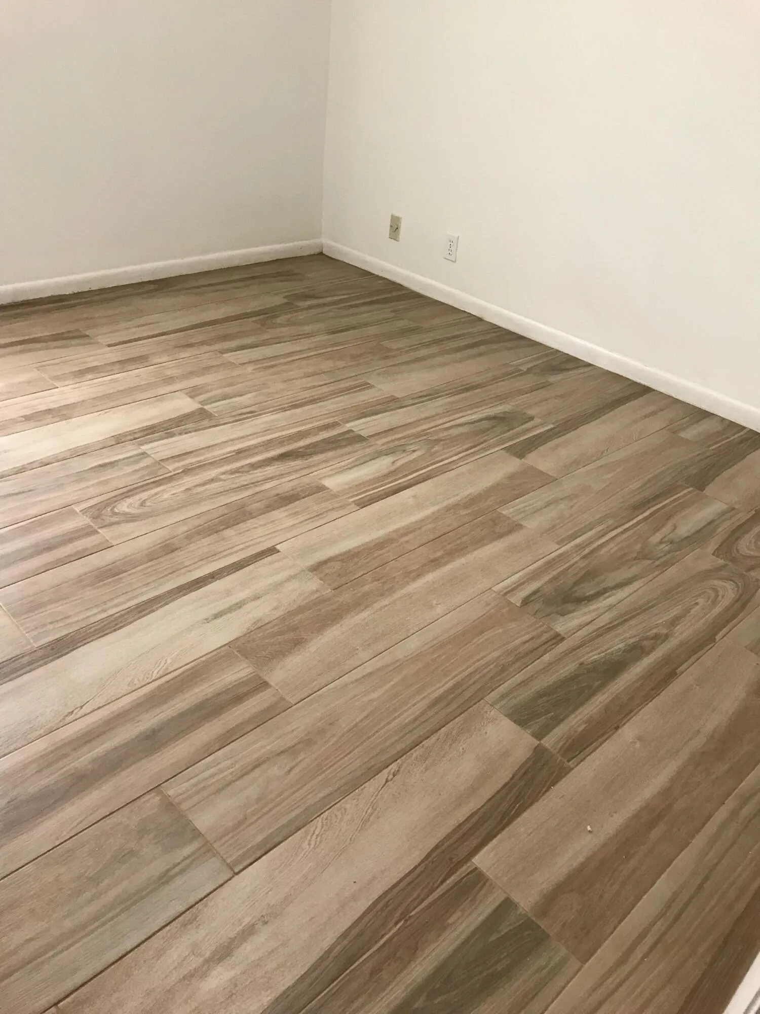 LAMINATE FLOORING