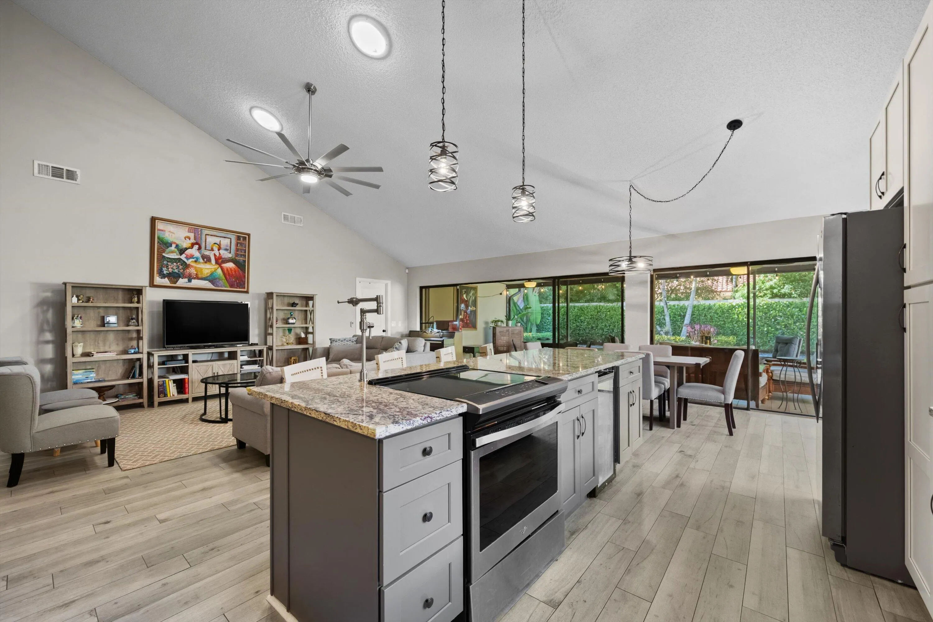 WATER RESISTENT LAMINATE FLOORING