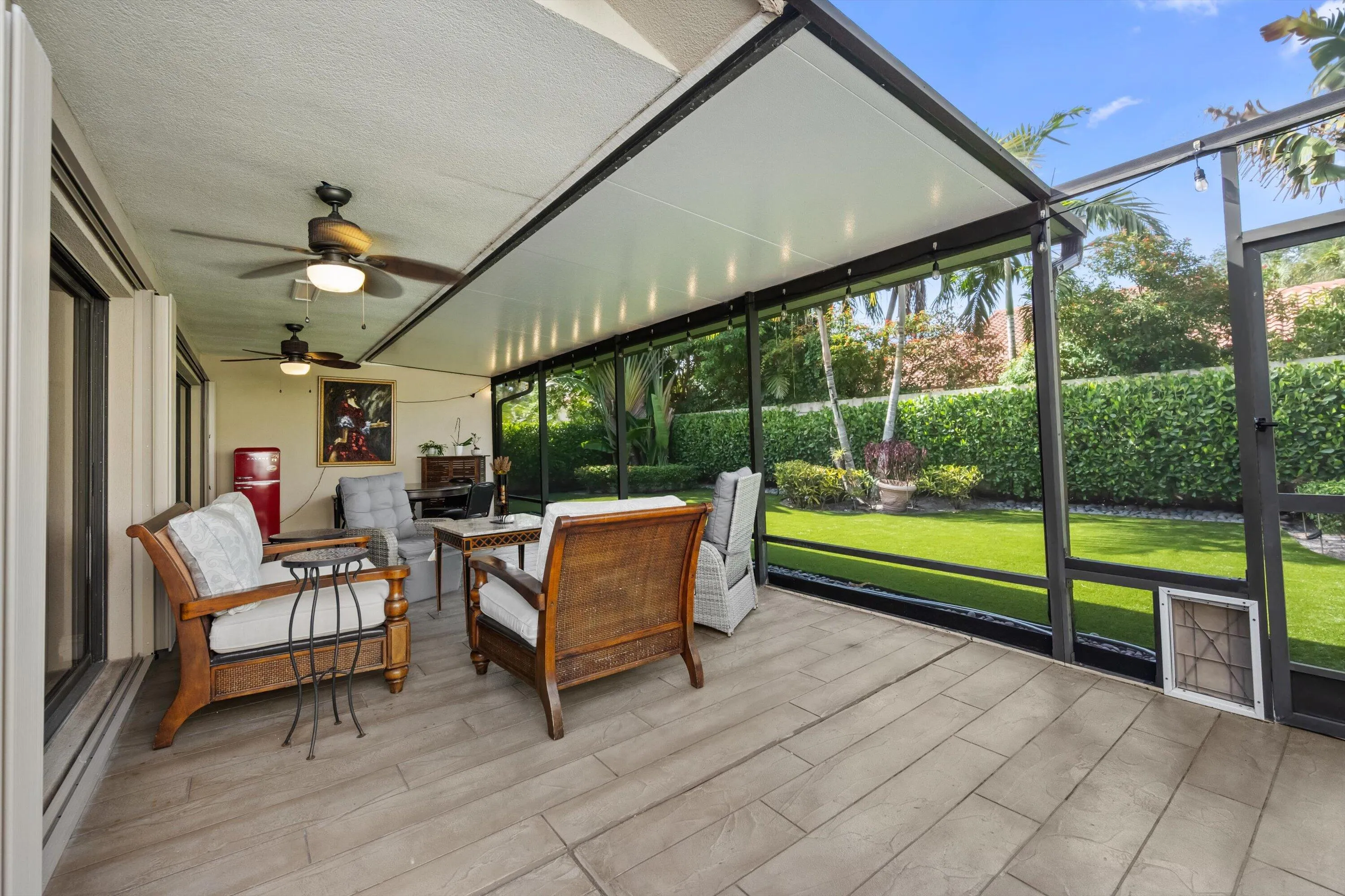 SCREENED IN PATIO