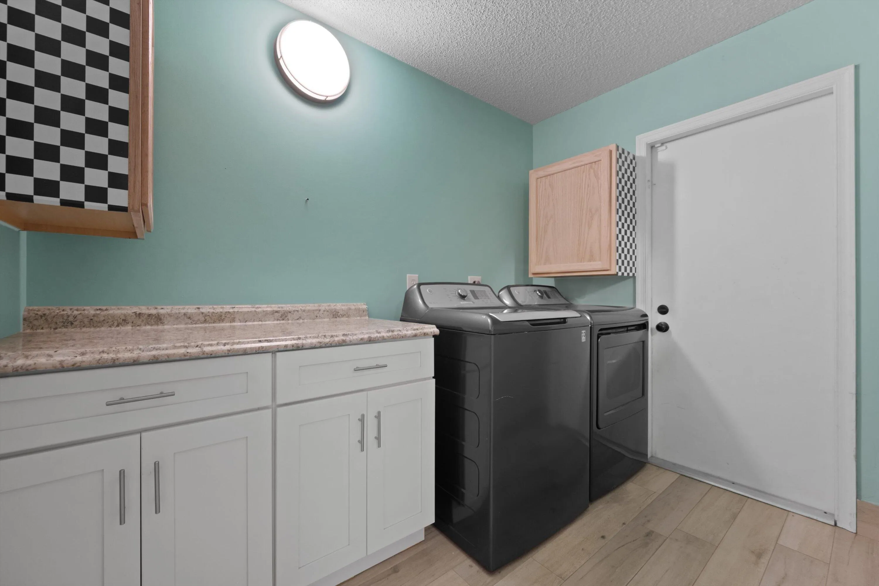 SPACIOUS LAUNDRY ROOM