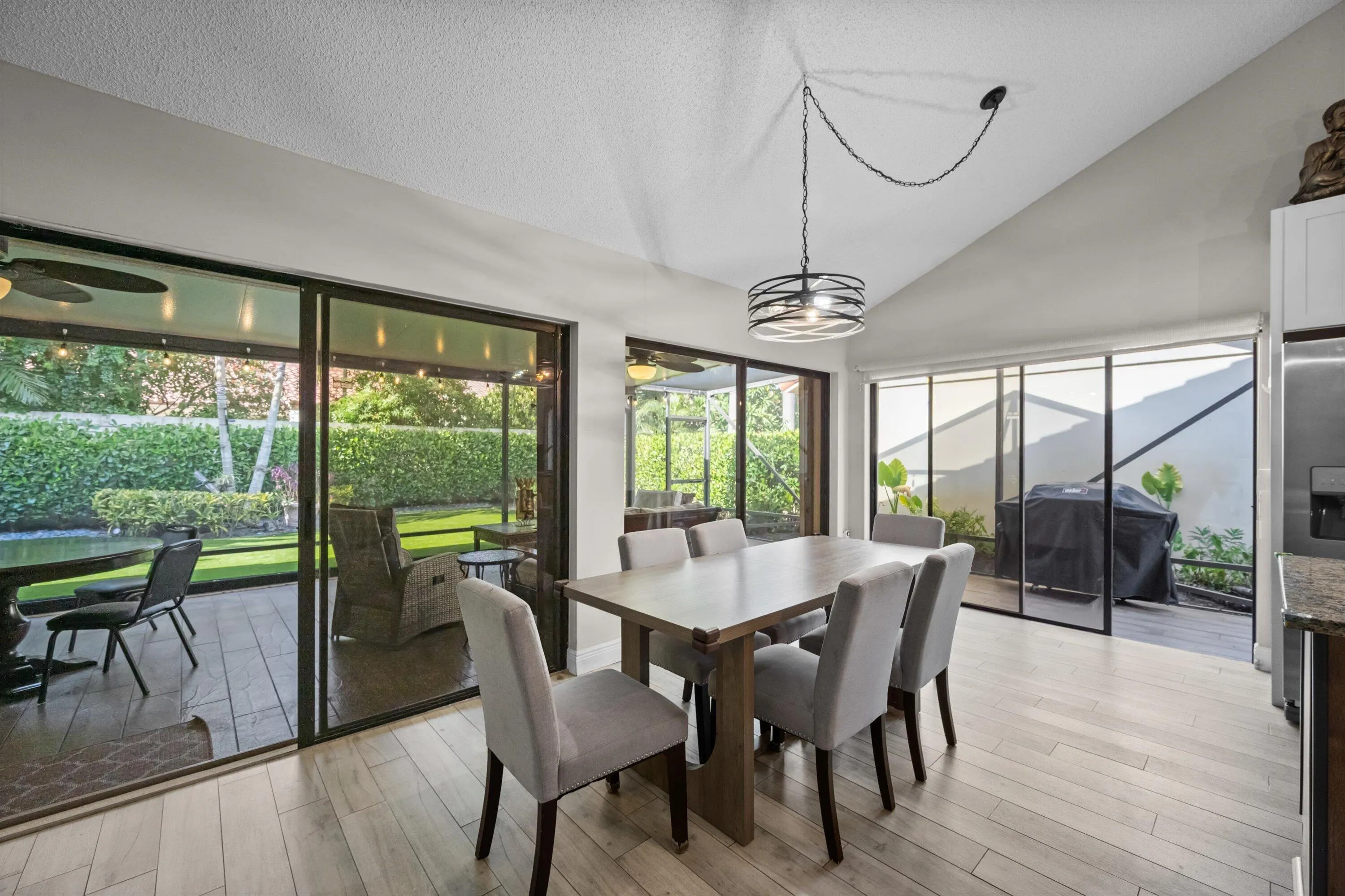 FORMAL DINING AREA