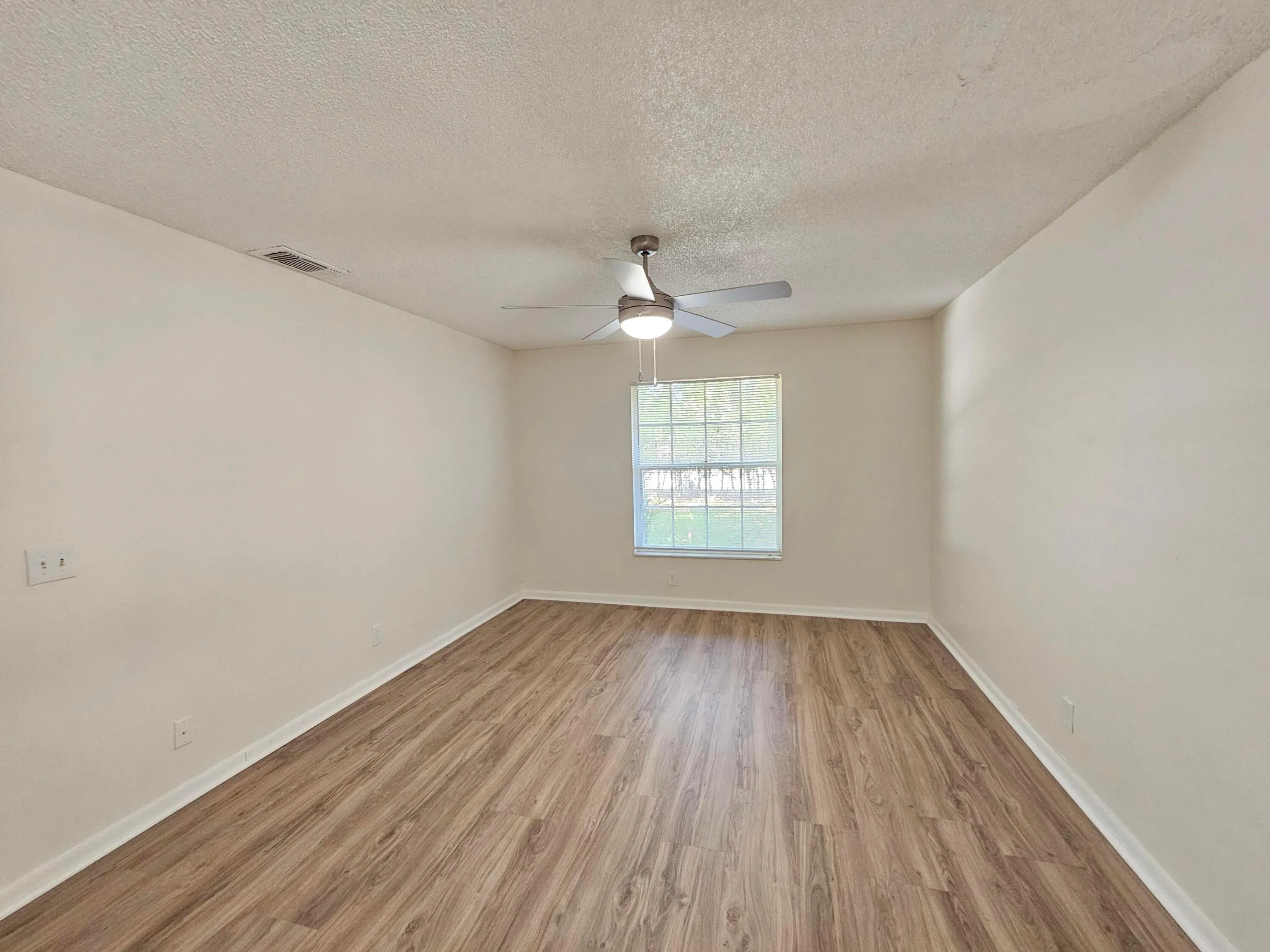 Bedroom 1 (2)