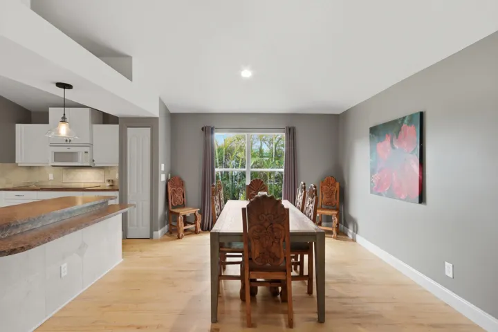 21_19. dining room