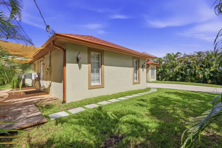 5_5. front exterior