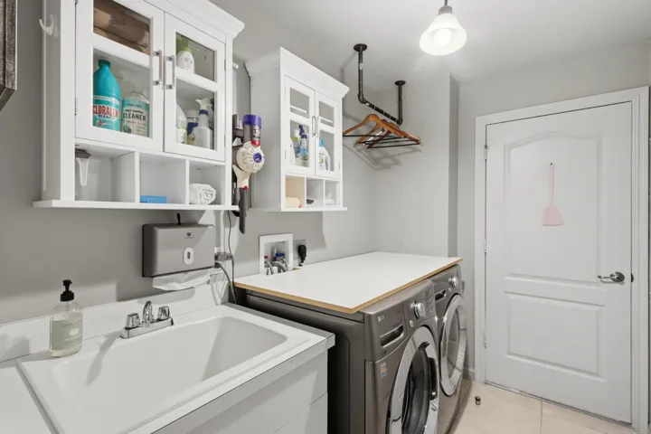 37_35. laundry room