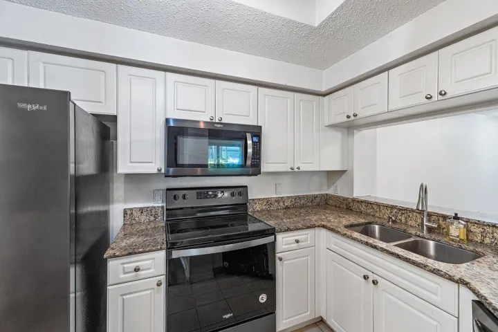 046-3020AlcazarPl-106-PalmBeachGardens-S