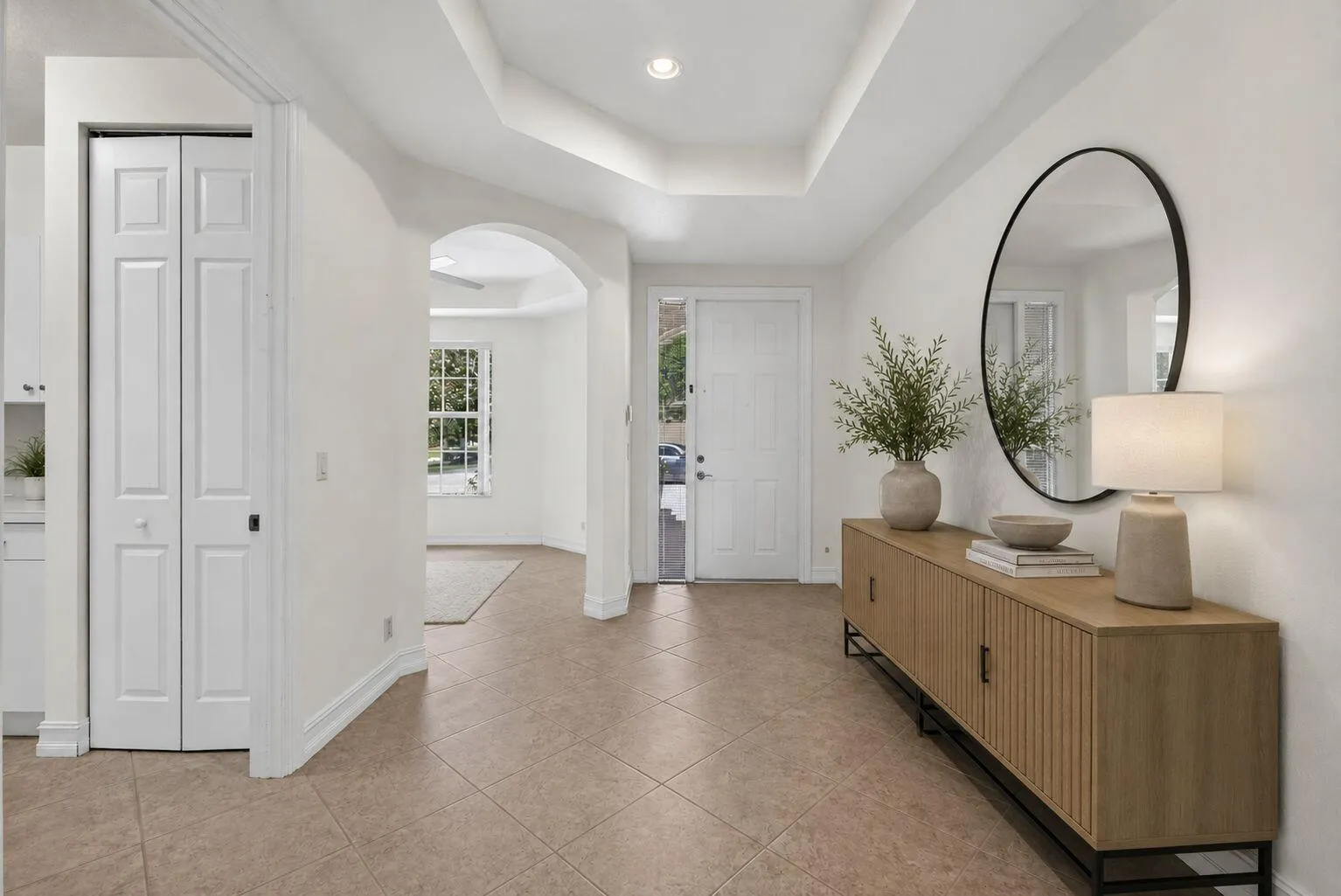 entrance way virtually staged