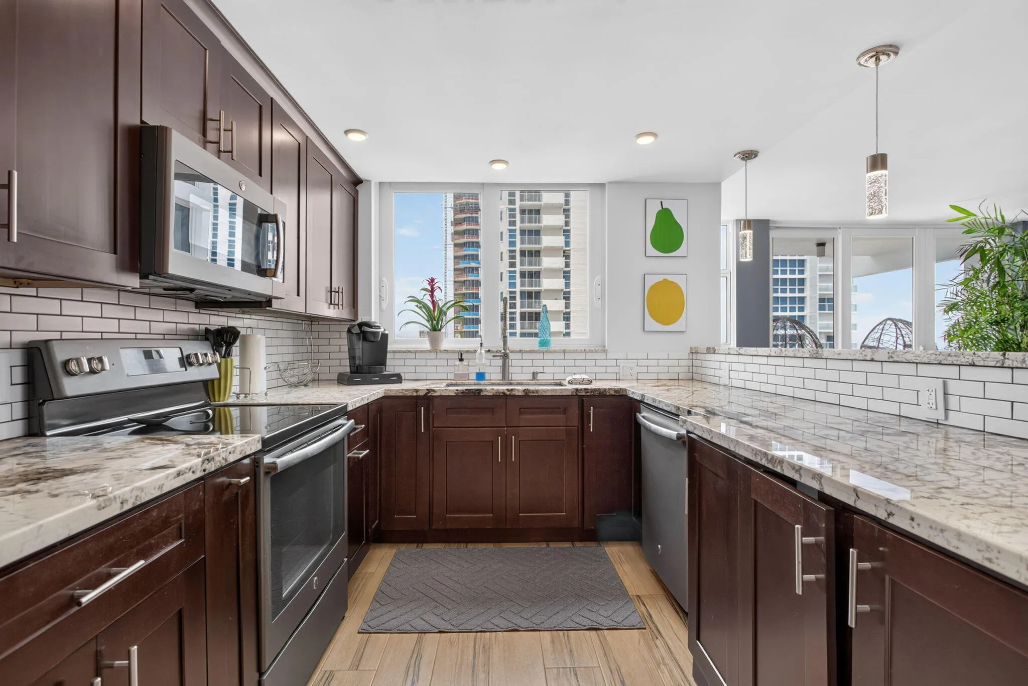 29-web-or-mls-1370-0296