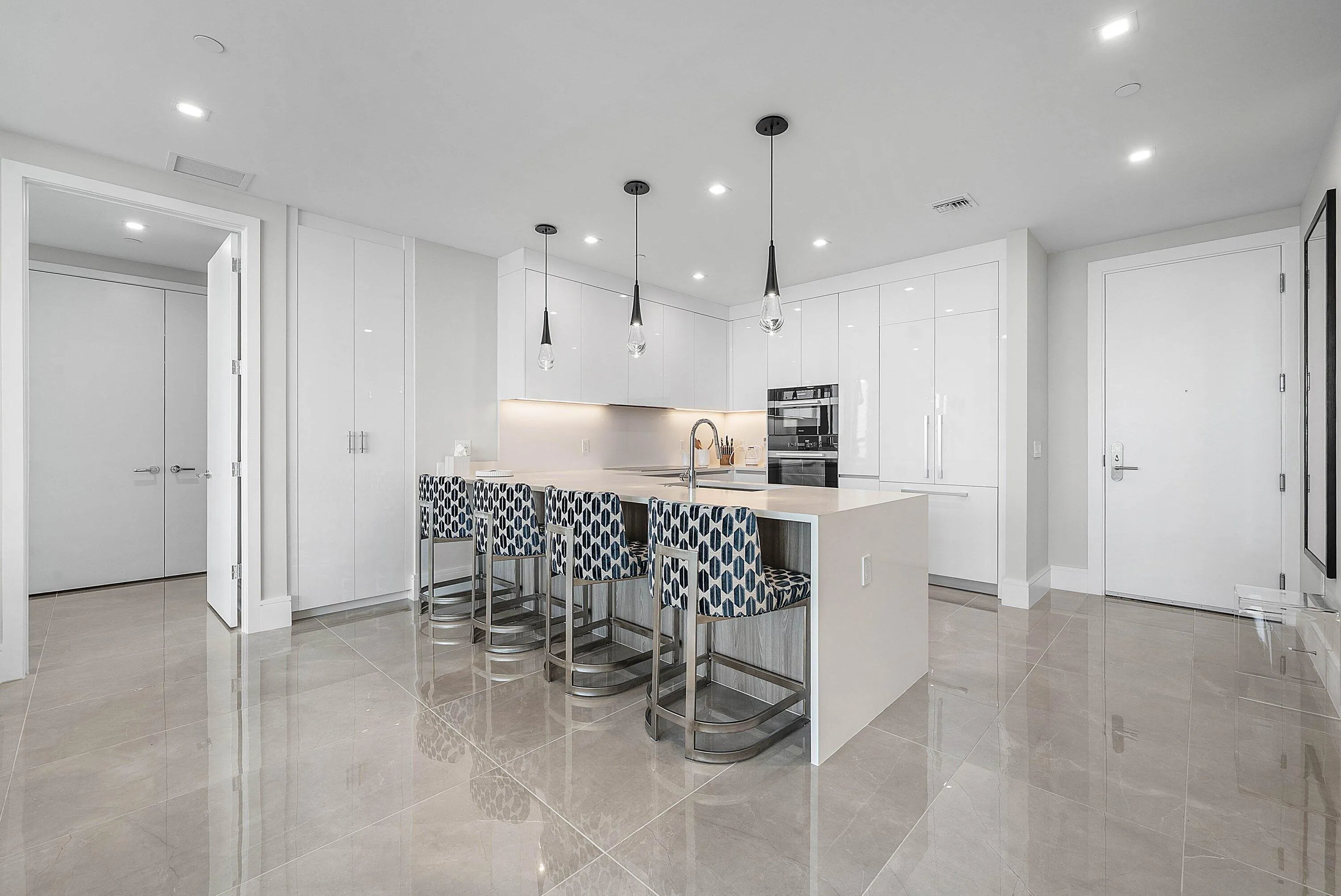 003-220LakeShoreDrive-1107-LakePark-FL-3