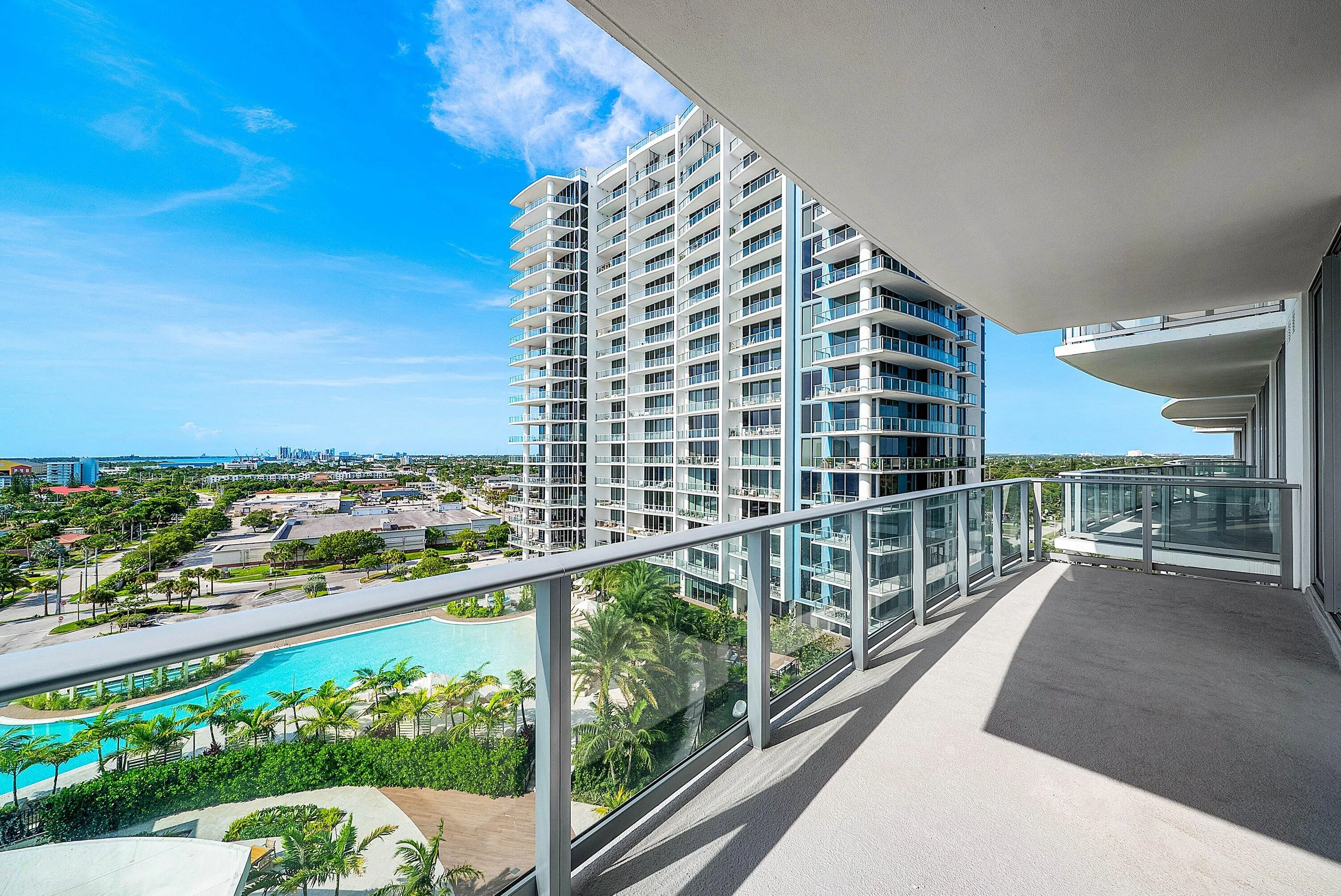 037-220LakeShoreDrive-1107-LakePark-FL-3