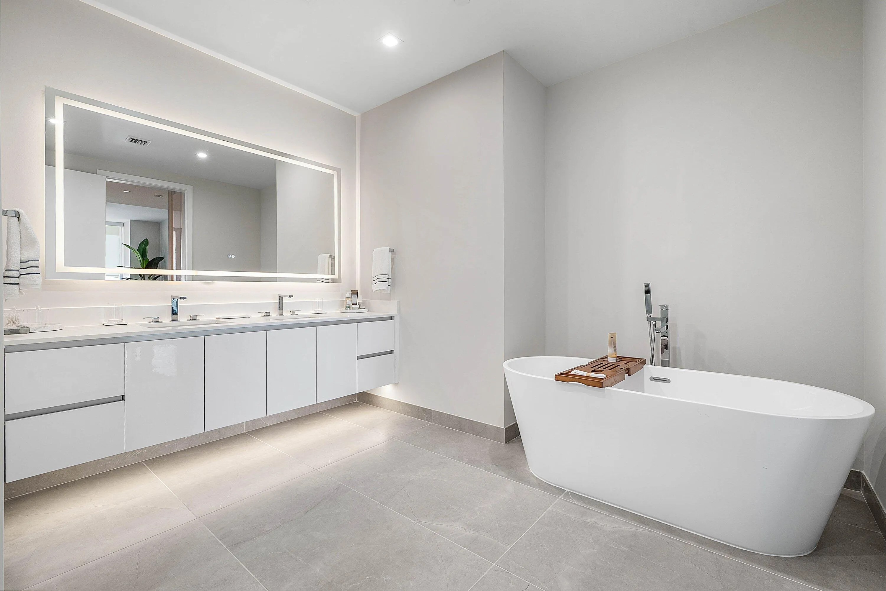 024-220LakeShoreDrive-1107-LakePark-FL-3