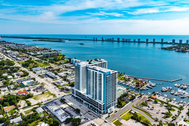 050-220LakeShoreDrive-1107-LakePark-FL-3