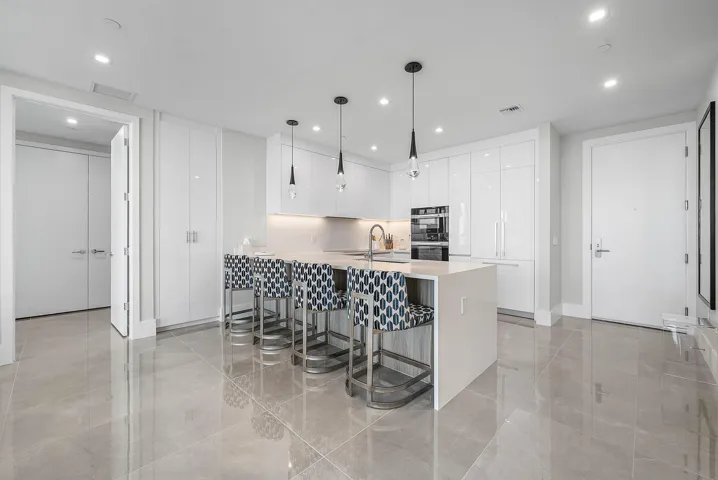 003-220LakeShoreDrive-1107-LakePark-FL-3