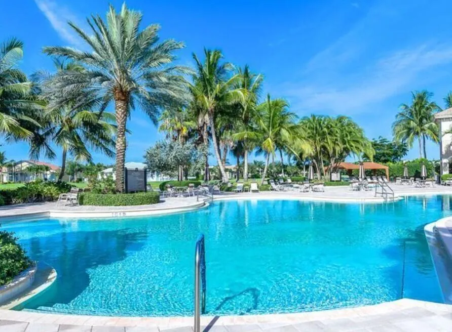 Valencia Pointe Clubhouse Pool