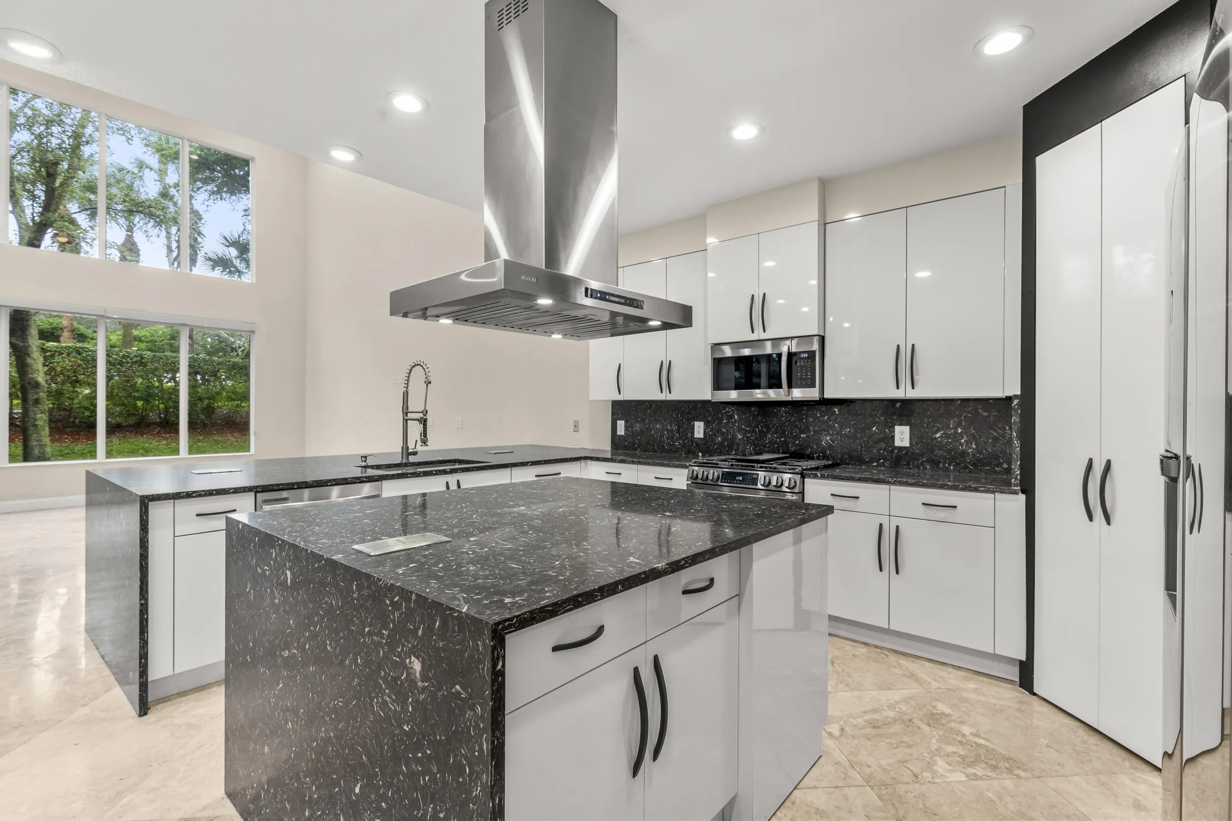 Kithcen Center Island with gas stove