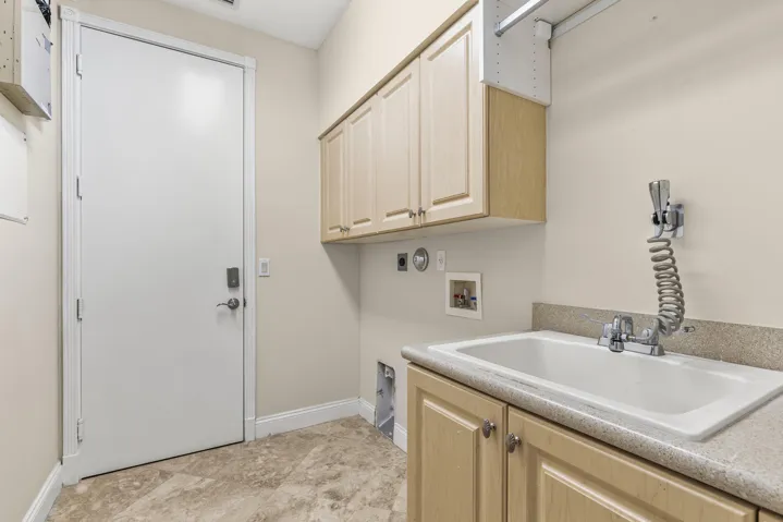 1st Floor Laundry (Washer & Dryer included)