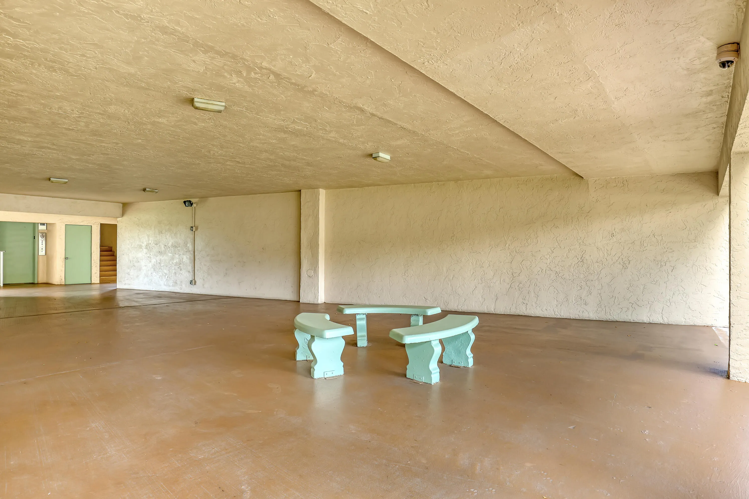 400 Village Green W #117 (4)