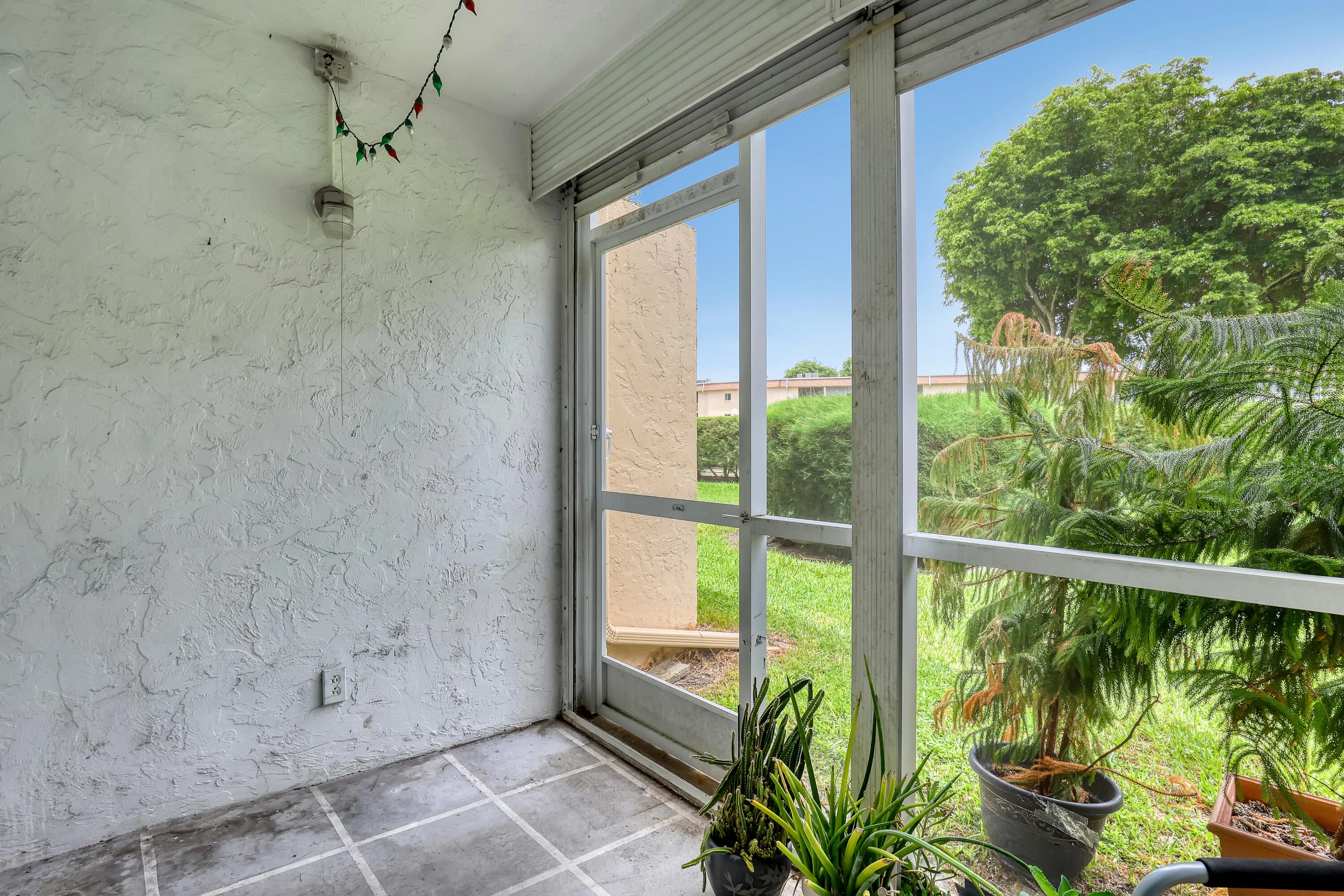 400 Village Green W #117 (17)