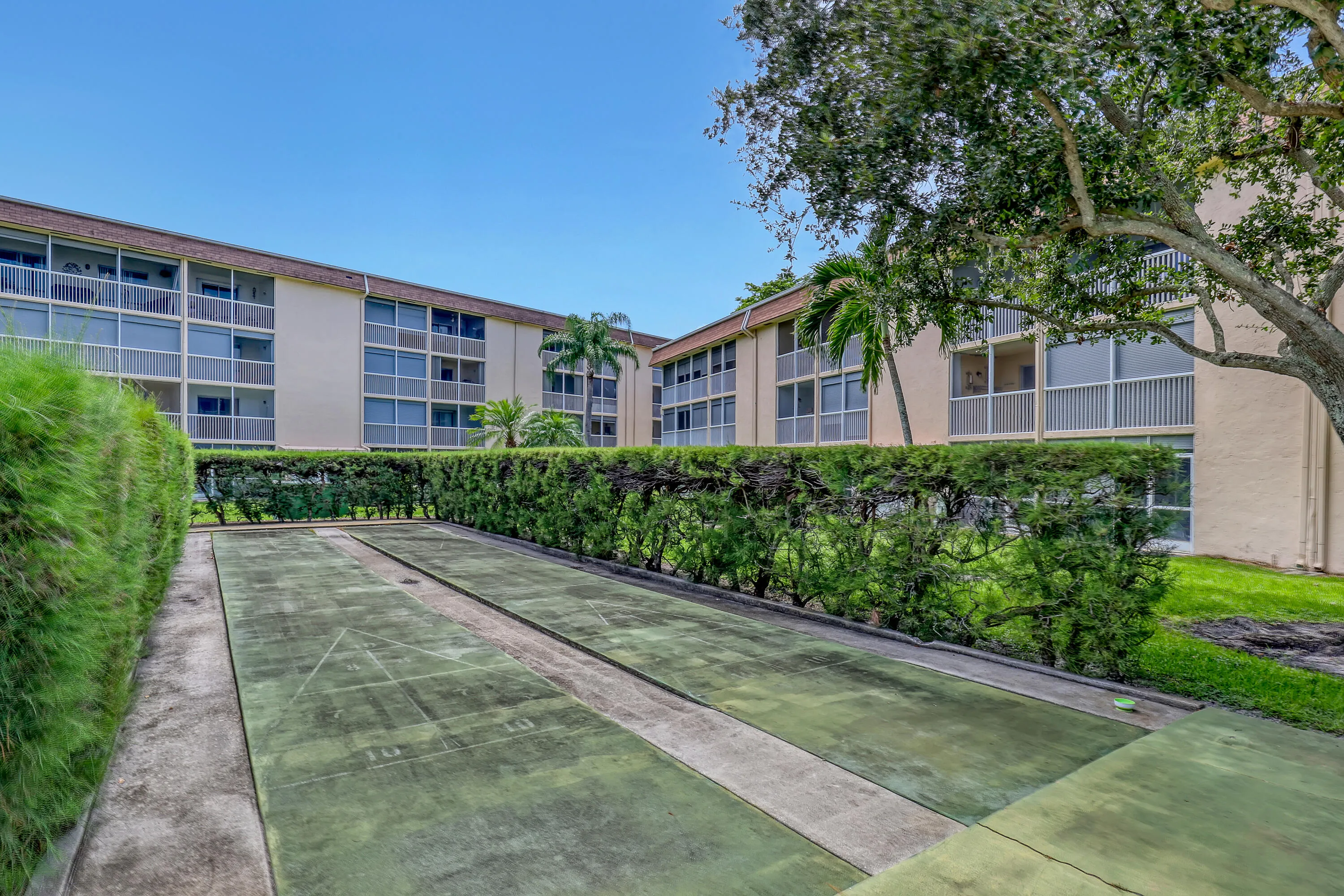 400 Village Green W #117 (21)