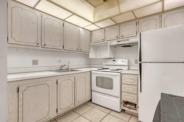 400 Village Green W #117 (10)