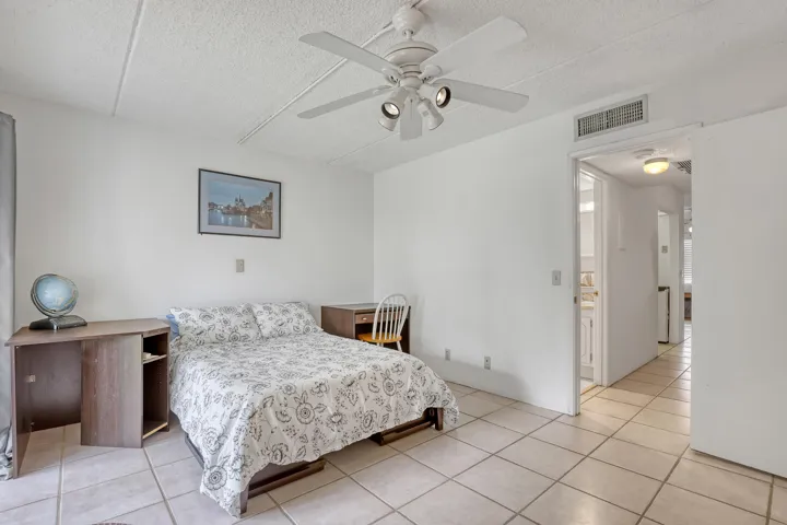 400 Village Green W #117 (13)
