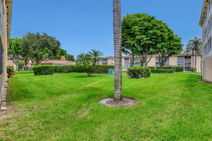 400 Village Green W #117 (19)