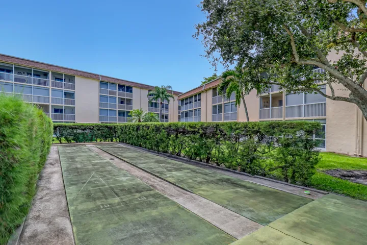 400 Village Green W #117 (21)