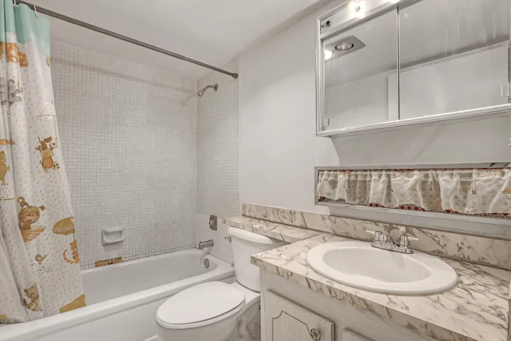 400 Village Green W #117 (16)